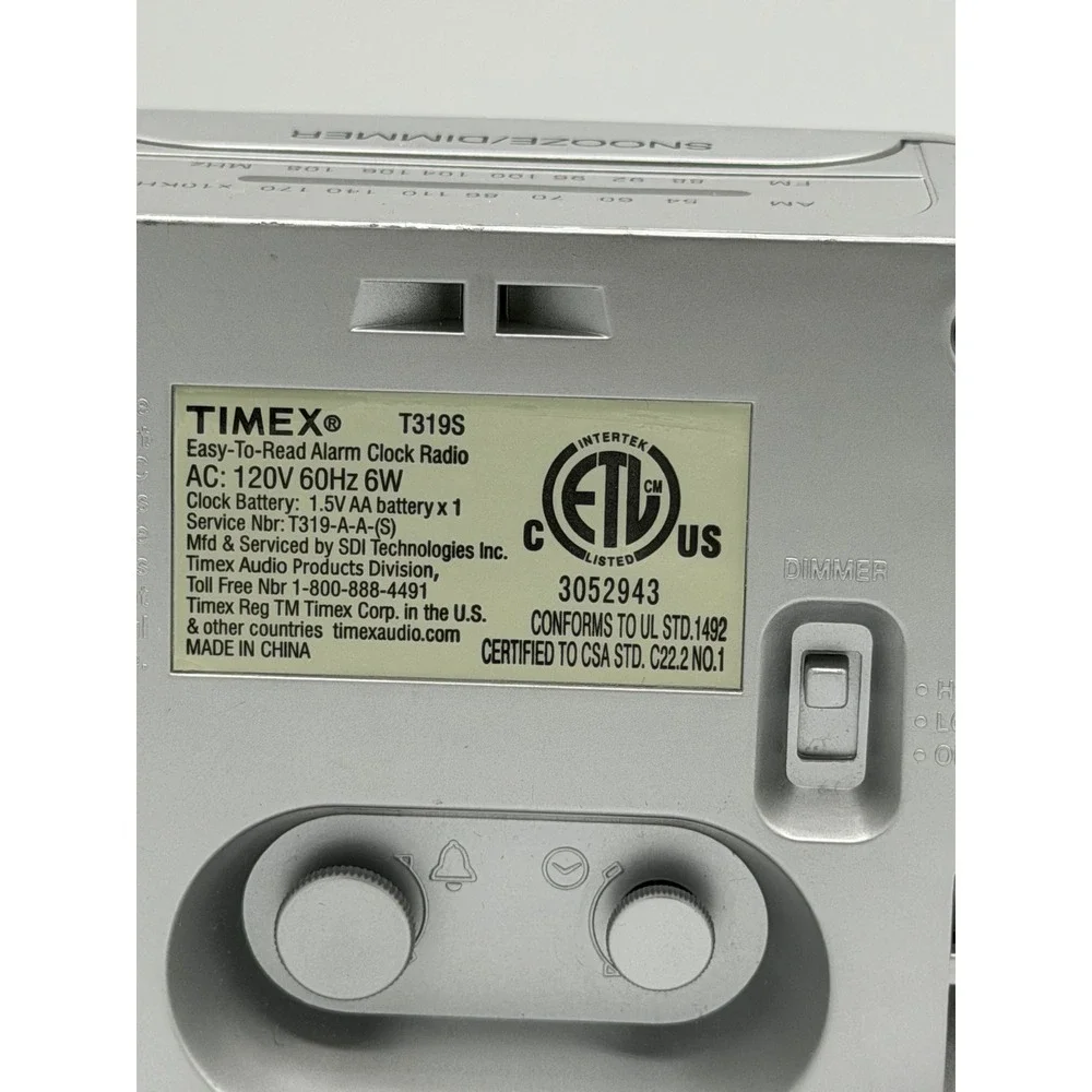 Vintage Timex T319S Easy To Read Alarm Clock Radio Silver Analog AMFM Snooze Y2K